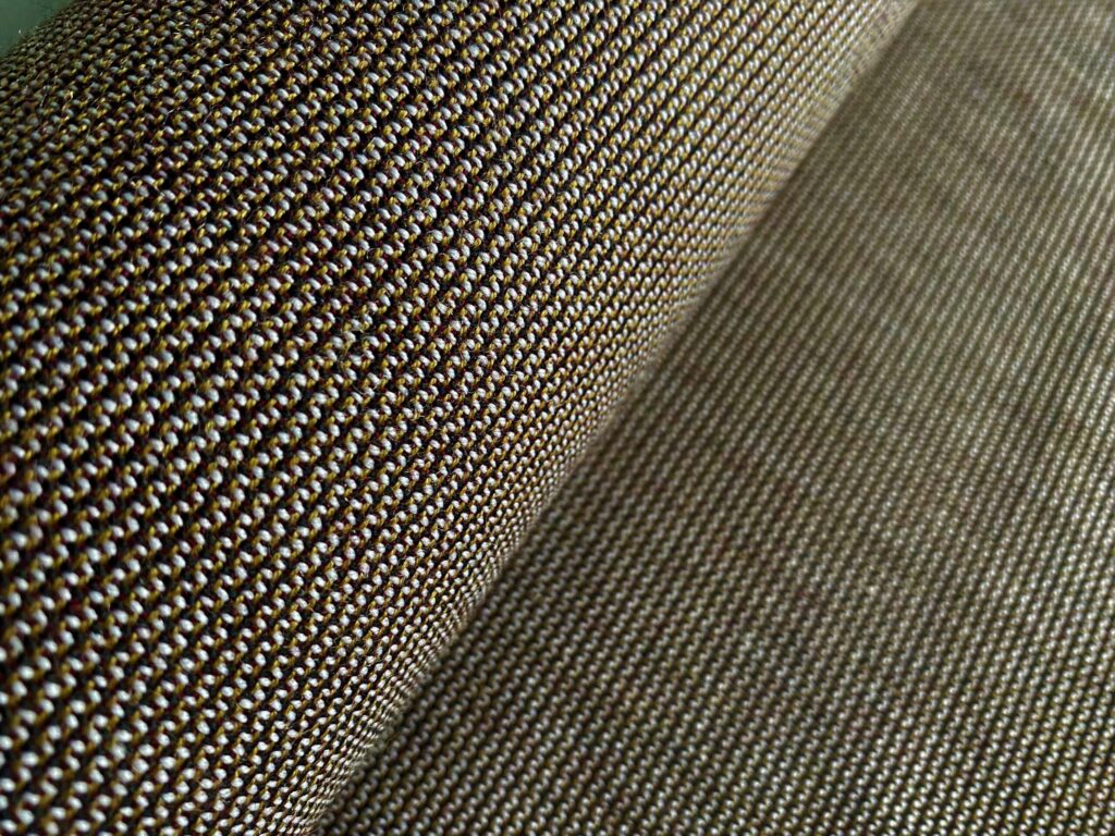 Kvadrat Umami 3 353 red camel grey