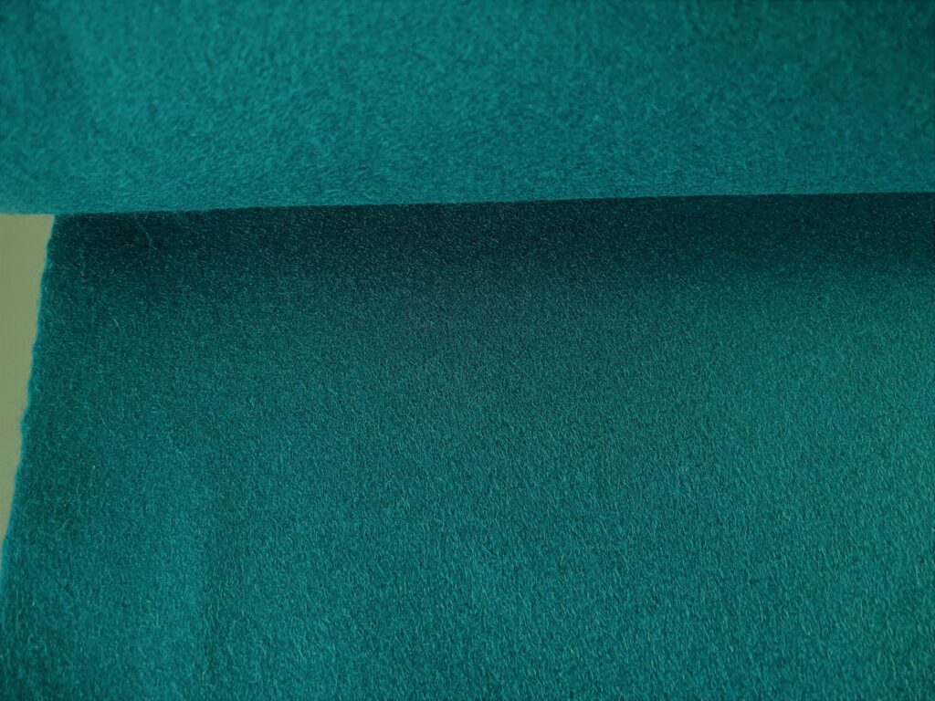 Kvadrat Divina 3 893 petrol blue green
