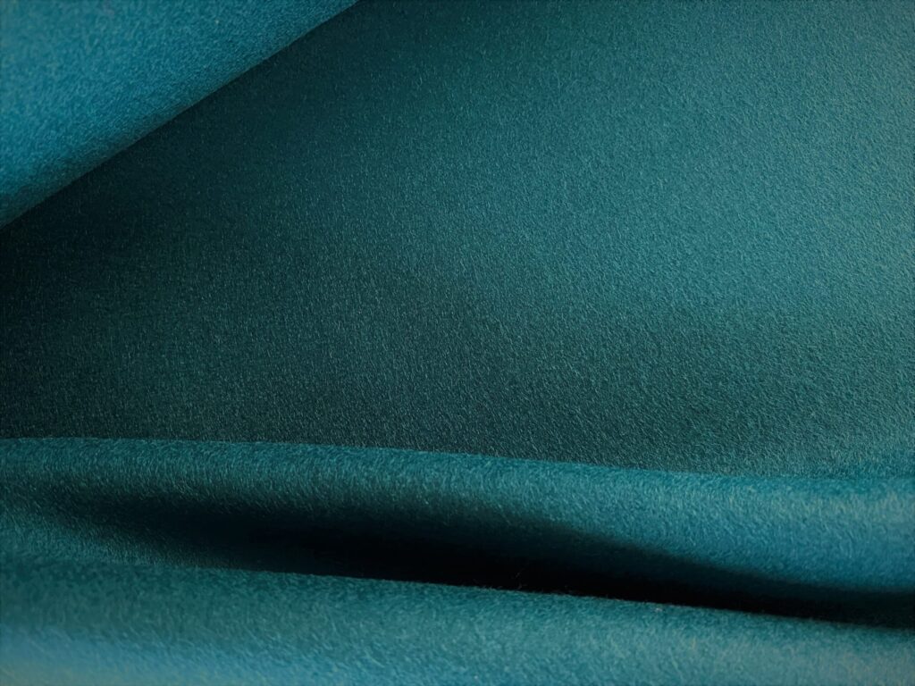 Kvadrat Divina 3 893 petrol blue green