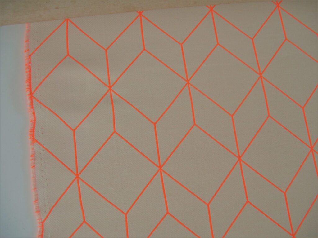 Maharam Bright Cube Crush 001 – 93 x 138 cm – bright orange pattern on a beige-cream background
