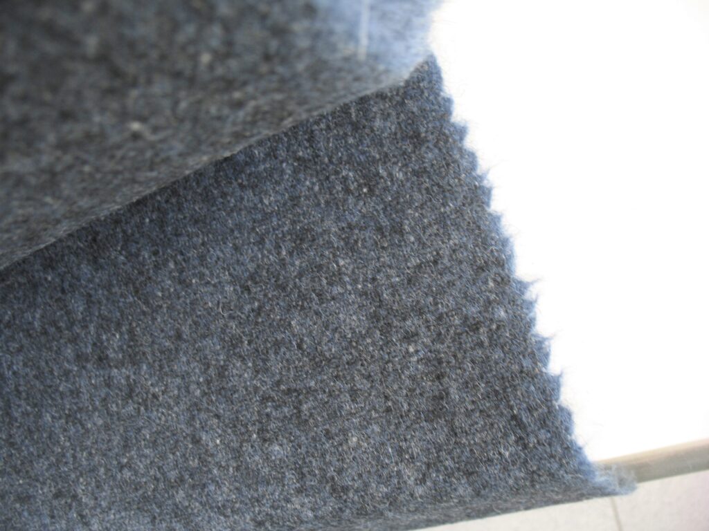 Gudbrandsdalens Bardal 780 dark blue mottled