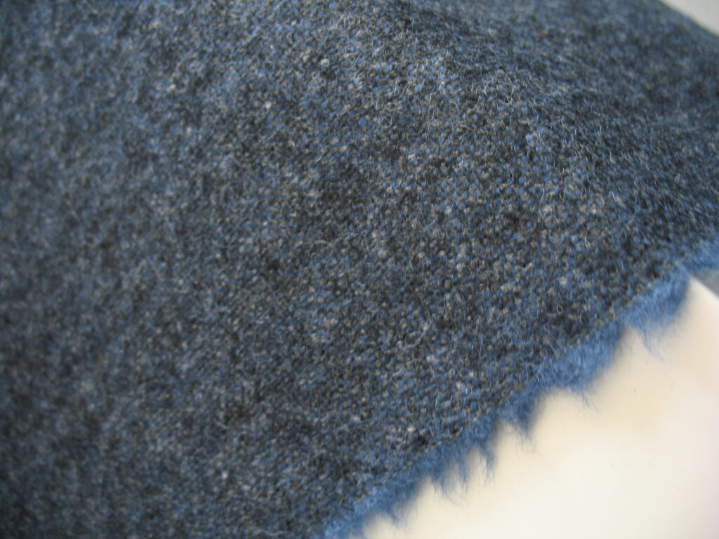 Gudbrandsdalens Bardal 780 dark blue mottled