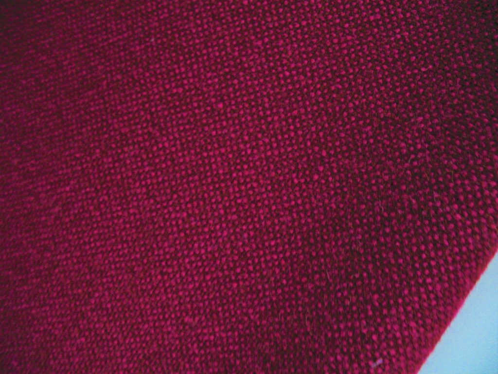 Kvadrat Hallingdal 65 573 dark pink green-brown