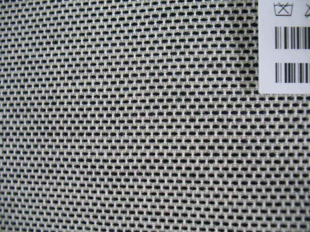 Kvadrat Basel 129 cream black
