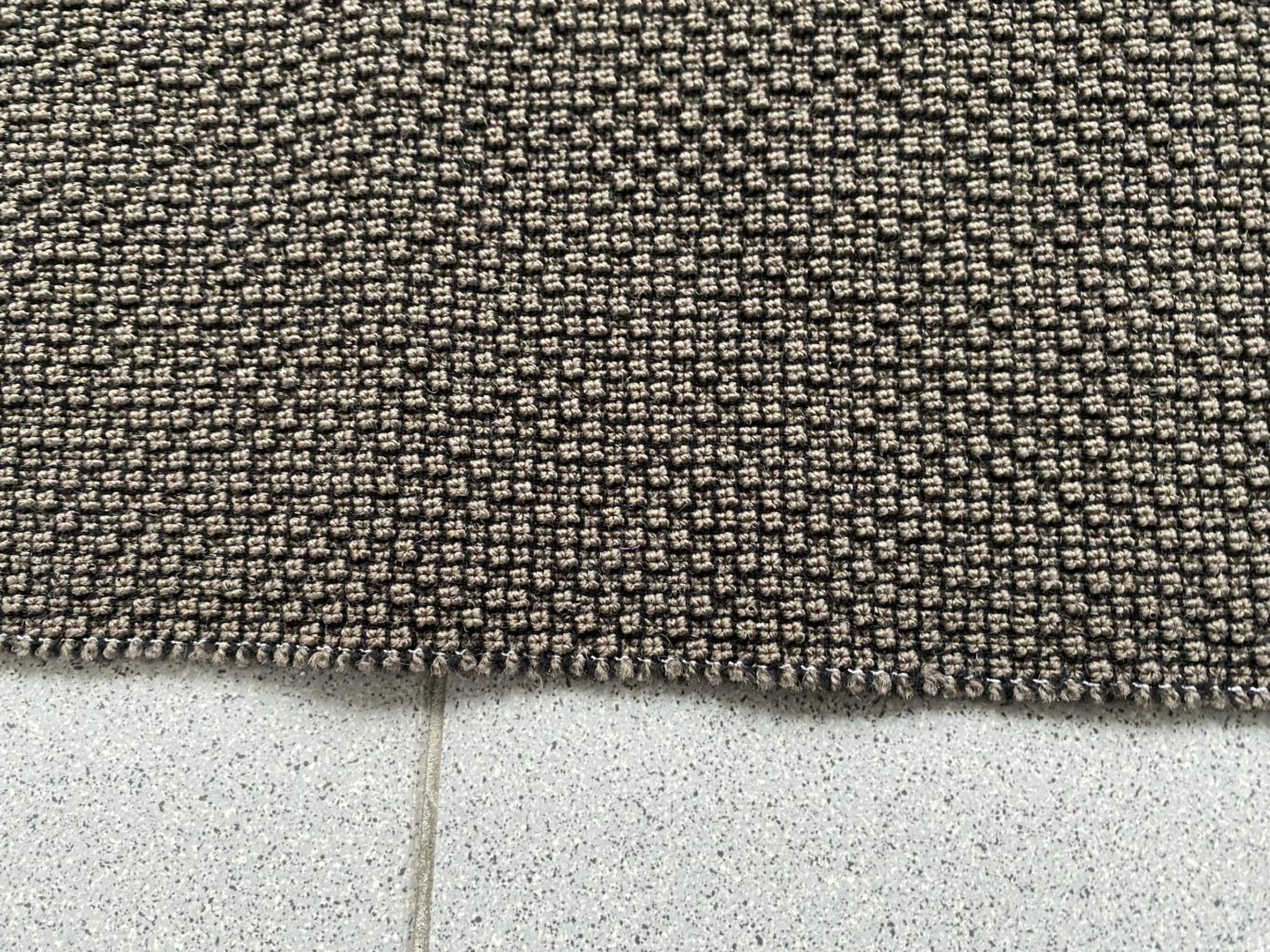Kvadrat Colline brown black