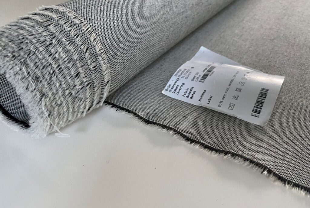 Kvadrat Basel 126 white black