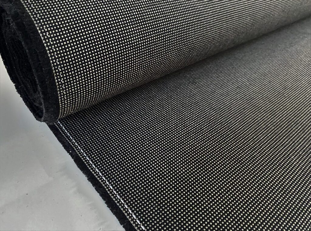 Kvadrat Pro 2 241 black and grey chequered