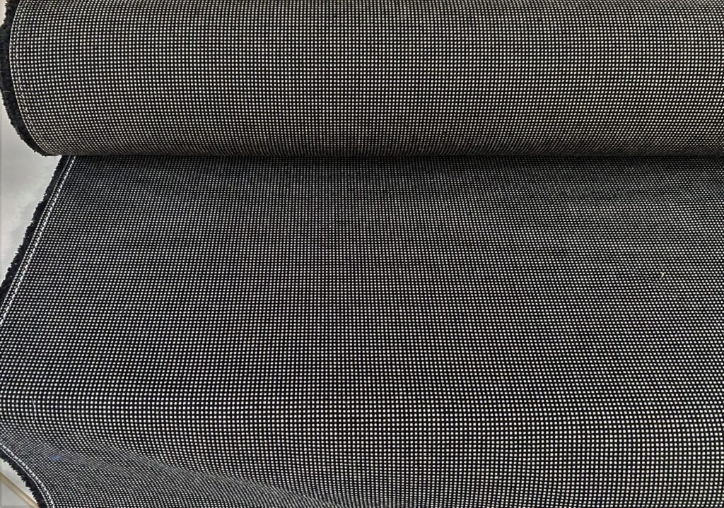 Kvadrat Pro 2 241 black and grey chequered