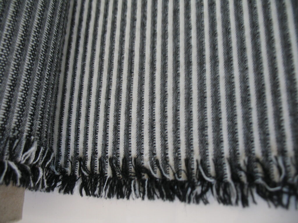 Kvadrat Chicago 129 cream white black