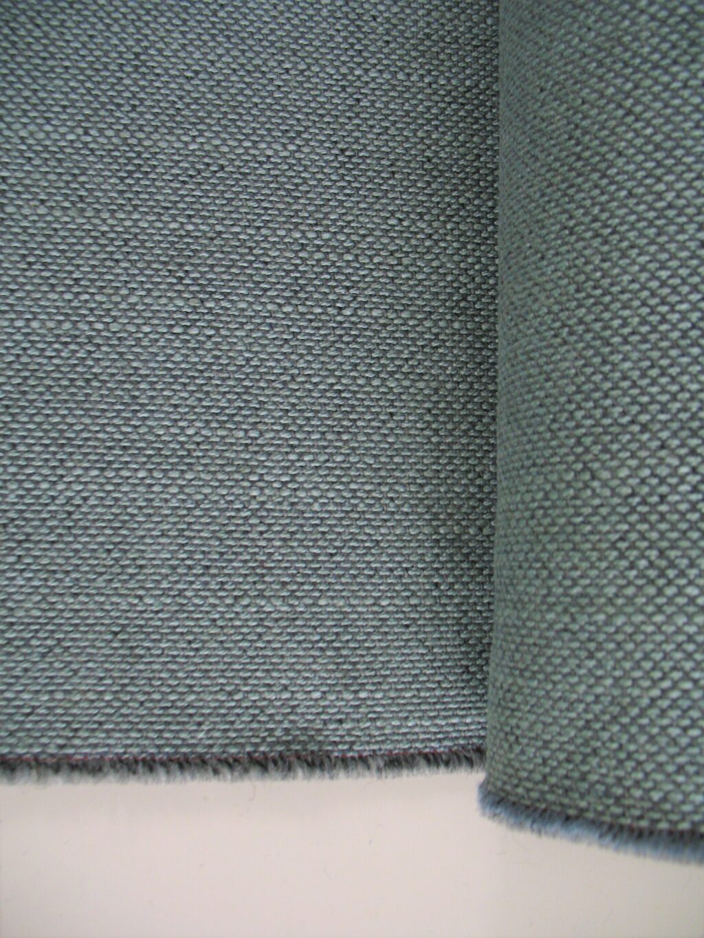 Kvadrat Sunniva 3 152 soft green grey blue