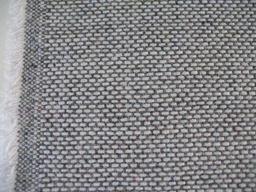 Kvadrat Re-wool 108 cream grey