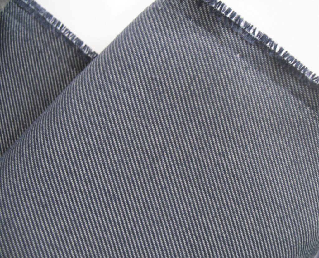 Kvadrat Relate dark blue beige