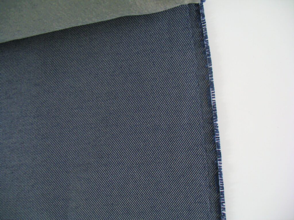 Kvadrat Relate dark blue beige