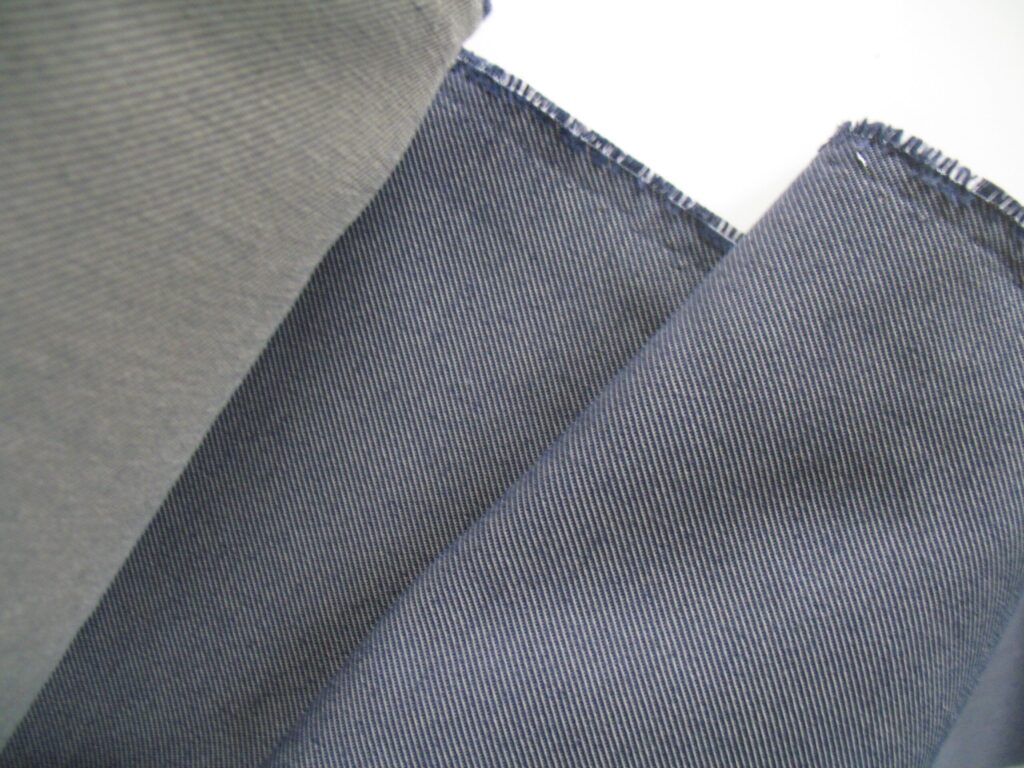Kvadrat Relate dark blue beige