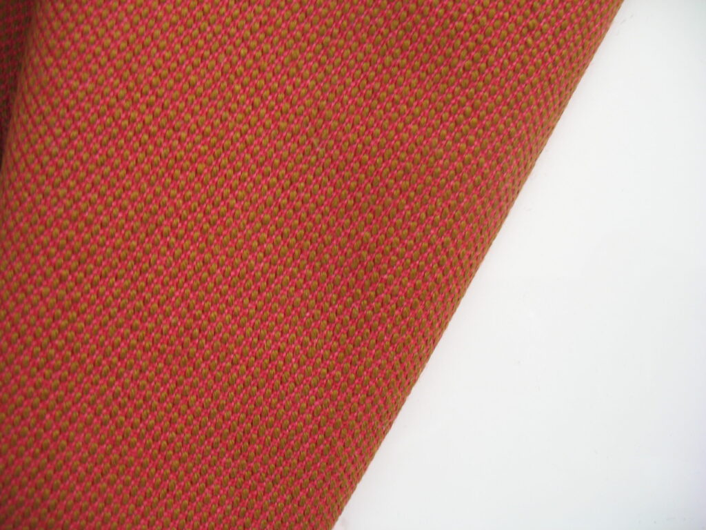 Kvadrat Steelcut Trio 2 565 olive green pink fuchsia