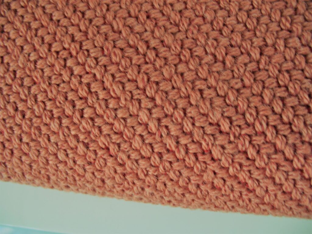 Kvadrat Coda 2 632 apricot pink red