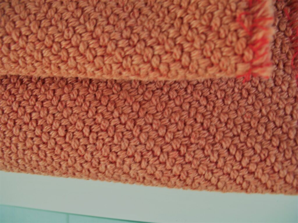 Kvadrat Coda 2 632 apricot pink red