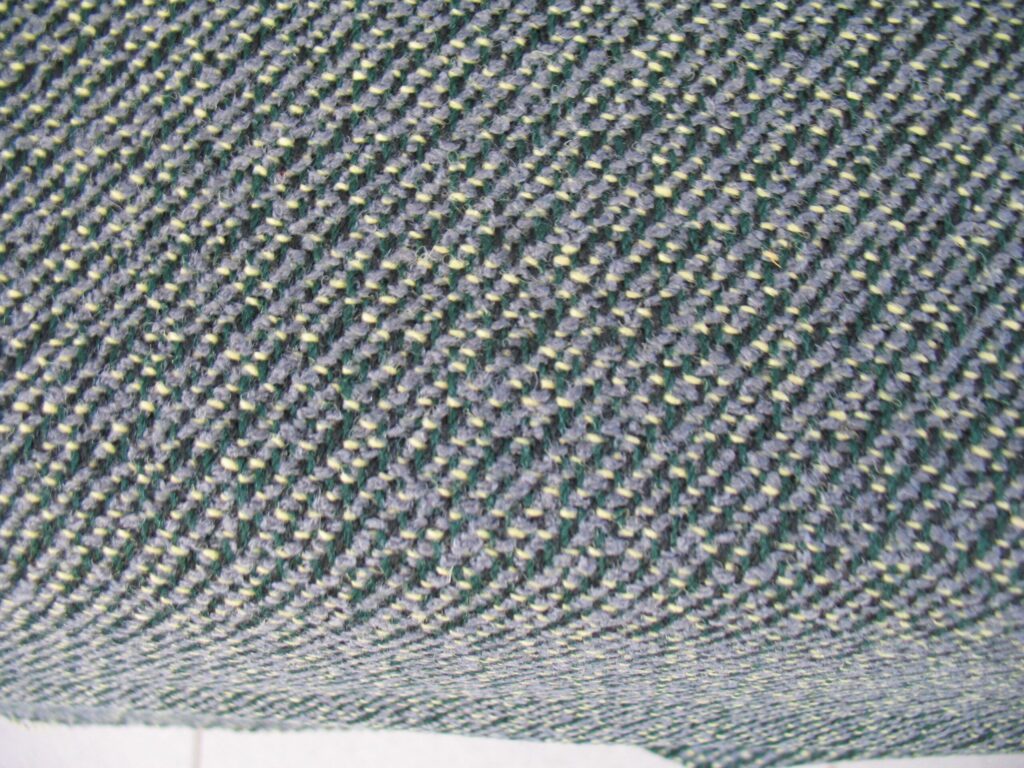 Kvadrat Noise 972 grey yellow green