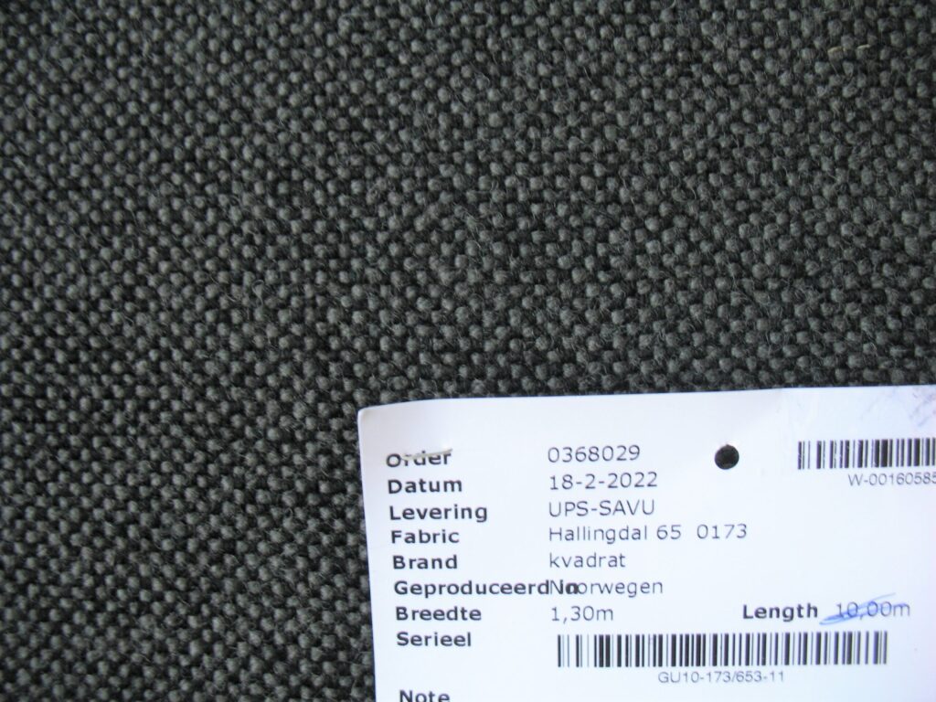 Kvadrat Hallingdal 65 173 black grey