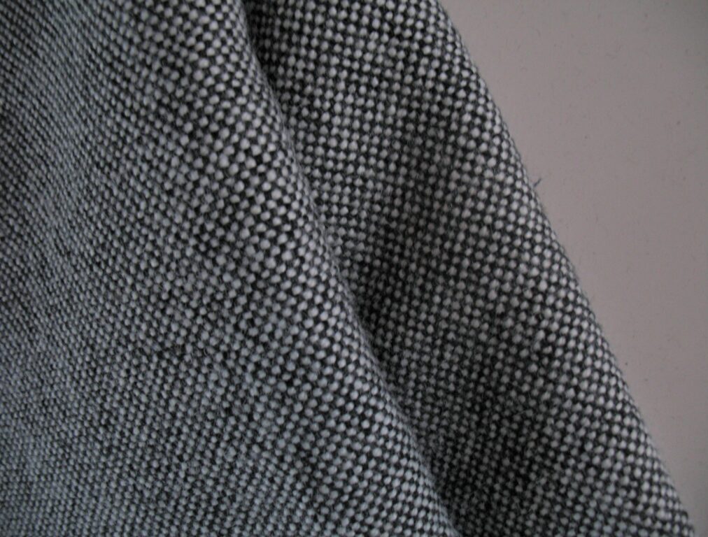 Kvadrat Hallingdal 65 166 black cream white