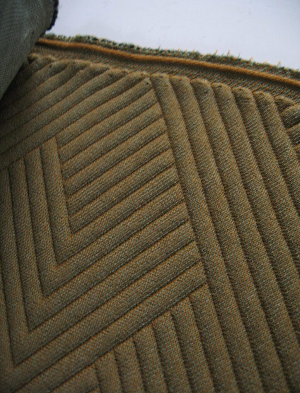 Kvadrat Febrik Mizmaze Silt 0342 orange green camel