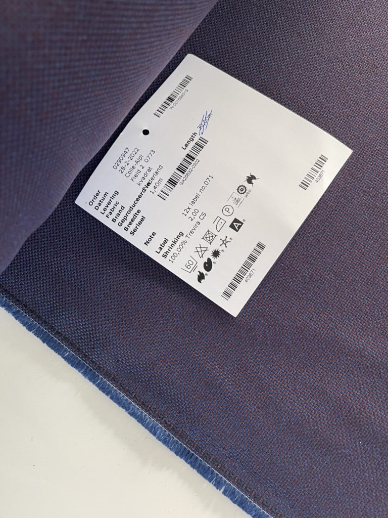 Kvadrat Field 2 0773 reddish-brown blue purple