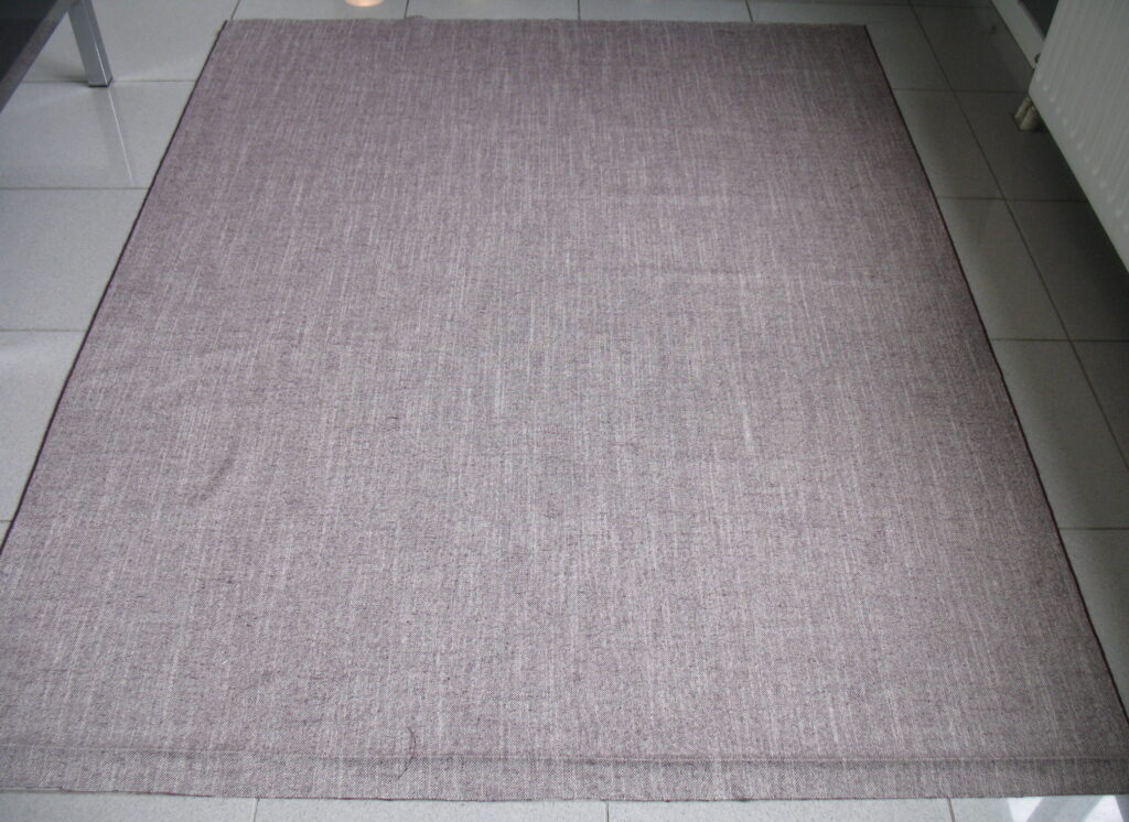 Kvadrat Sunniva 3 352 aubergine purple cream white
