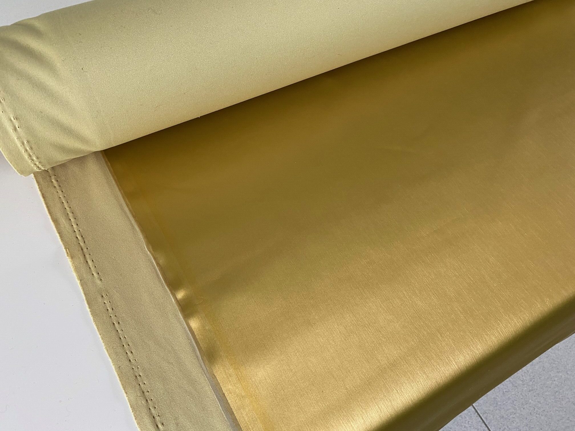 Maharam Sudden glossy gold