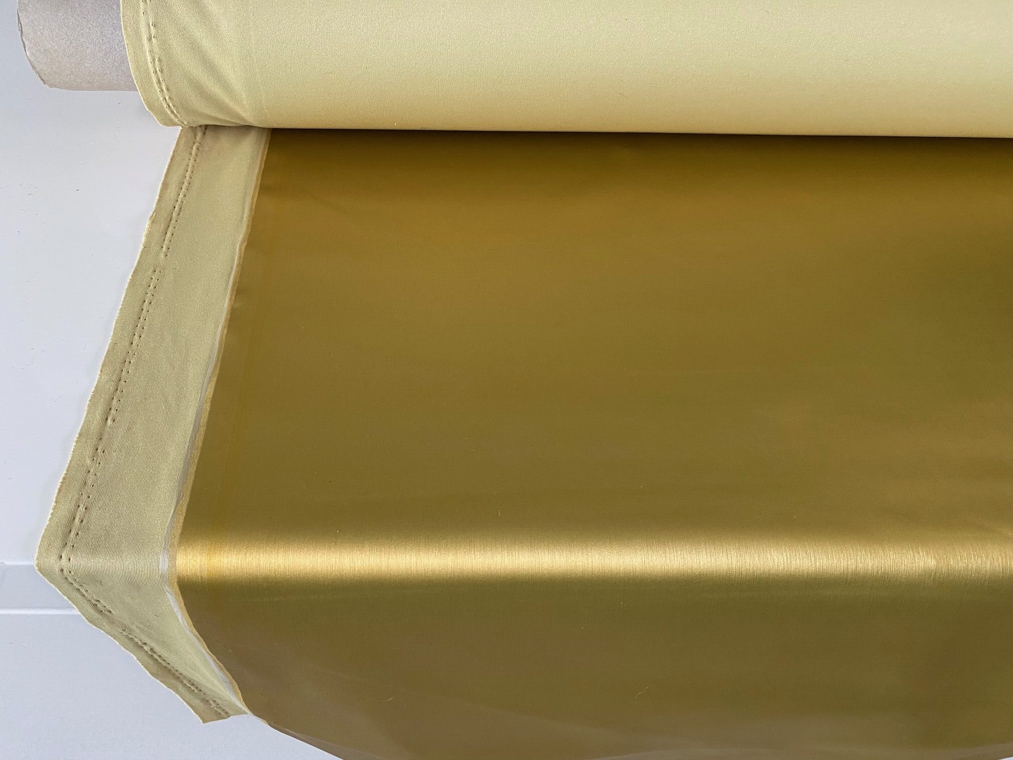 Maharam Sudden glossy gold