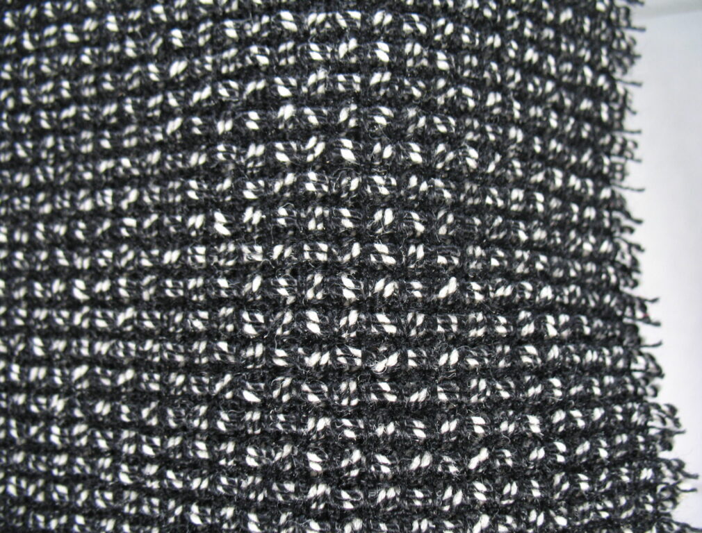 Kvadrat Perla 2.2. 186 black and white