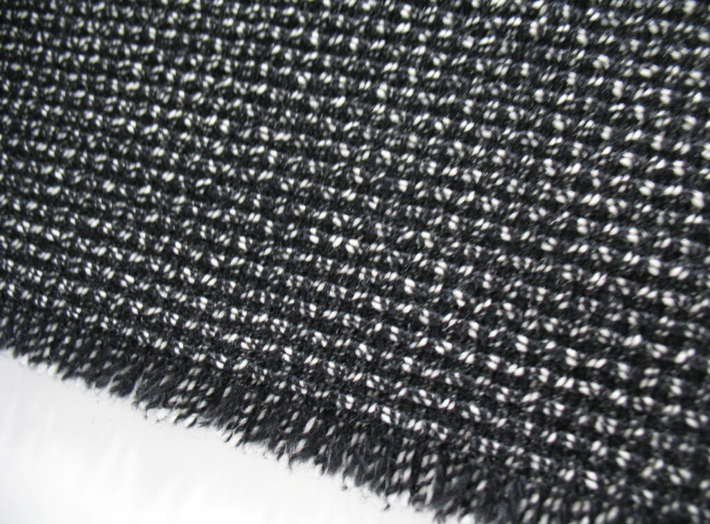 Kvadrat Perla 2.2. 186 black and white