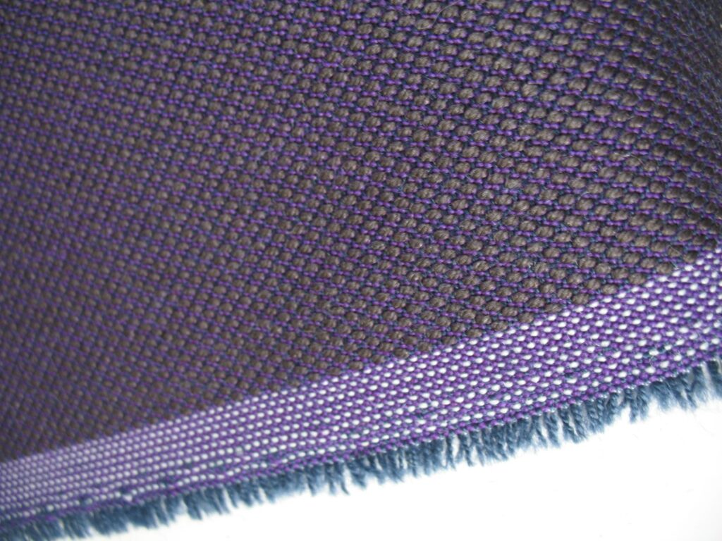 Kvadrat Steelcut Trio 2 683 purple olive green
