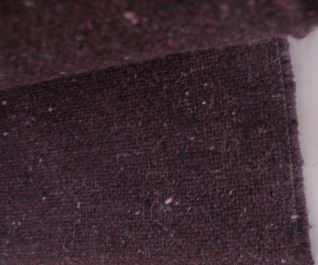 De Ploeg Edinburgh 05/13 aubergine-purple colour accents