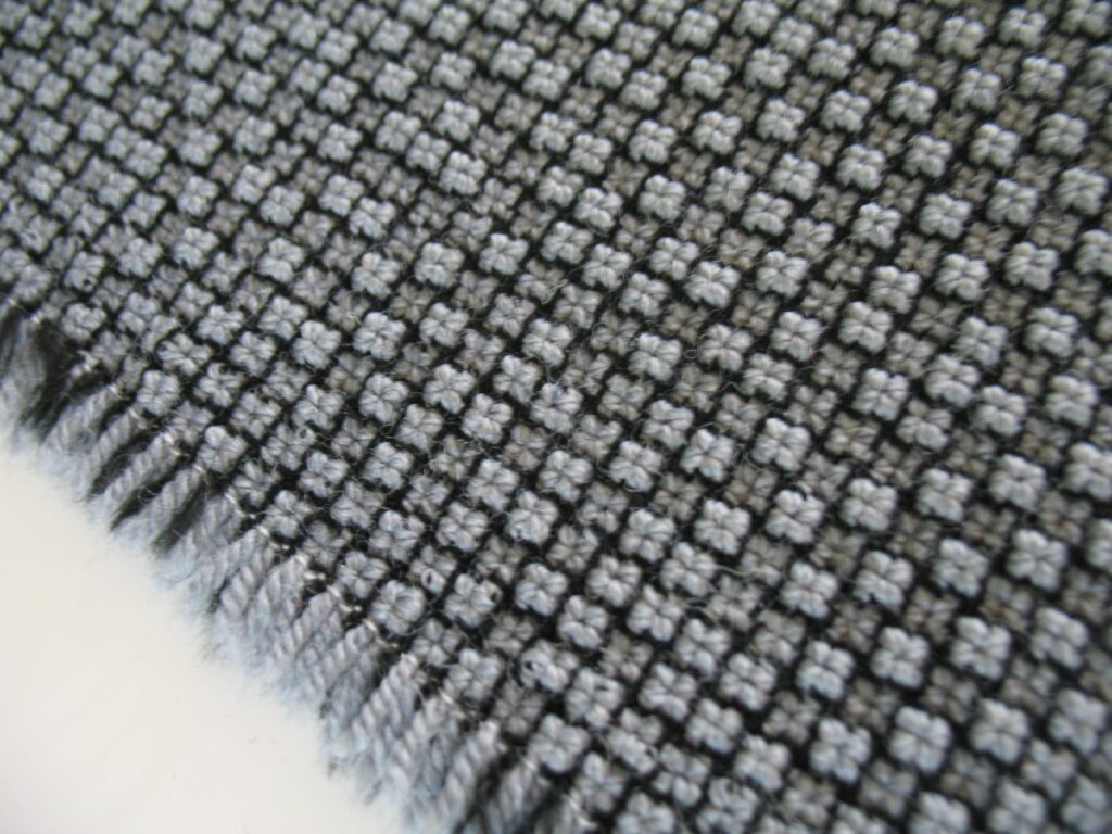 Kvadrat Colline 148 blue grey black