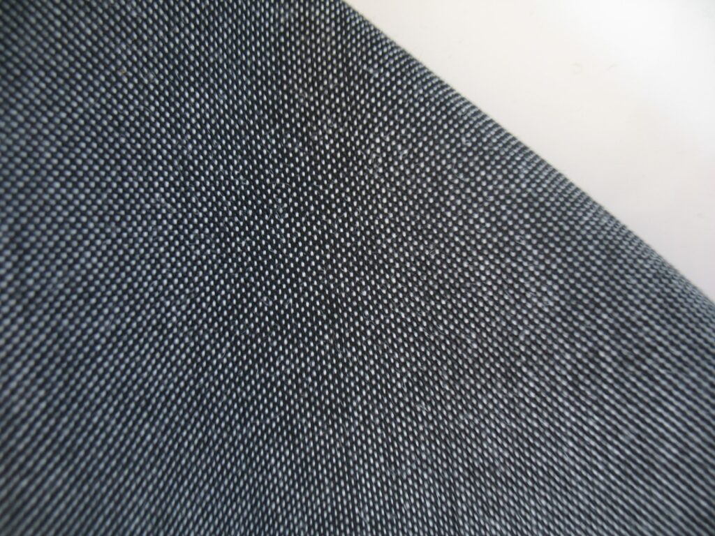 Kvadrat Basel 186 black cream