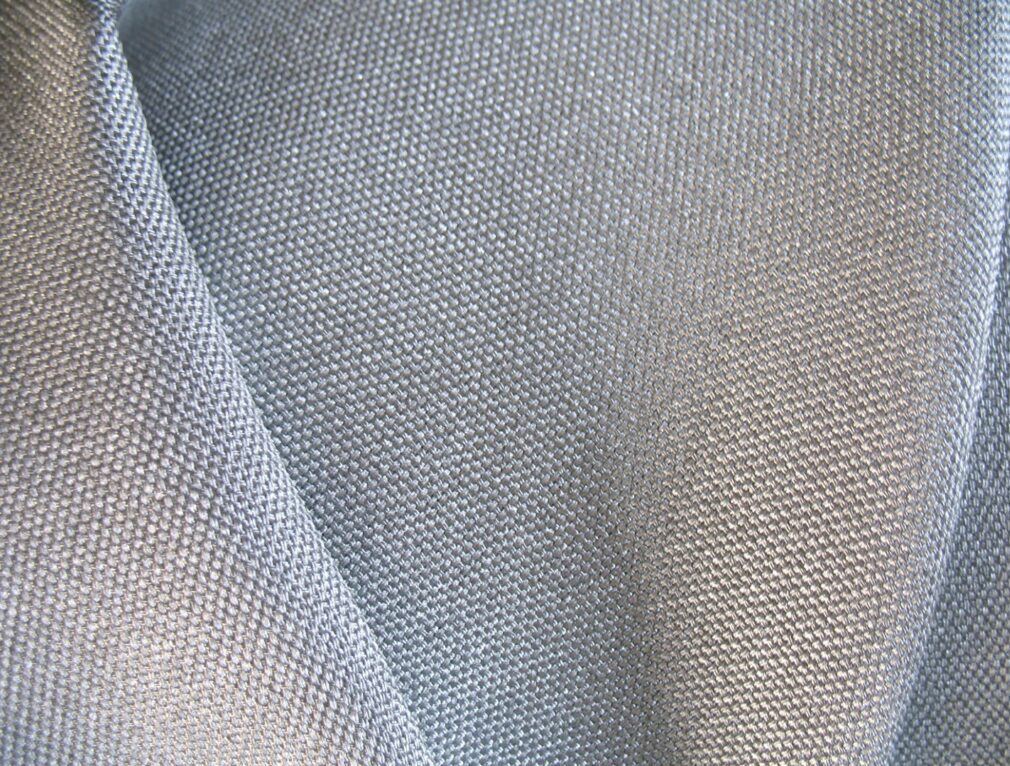 Kvadrat Ray 2 115 curtain fabric, silver