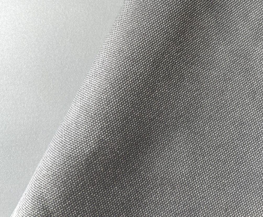 Kvadrat Ray 2 115 curtain fabric, silver
