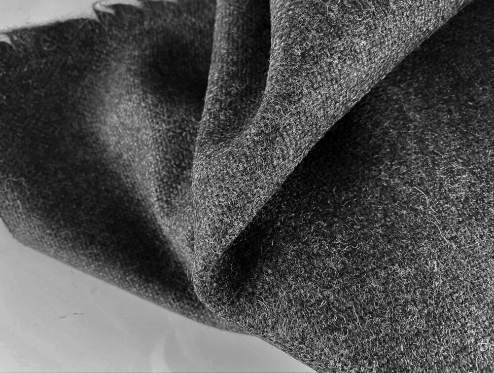 Bute Tweed 1616 Raven anthracite grey