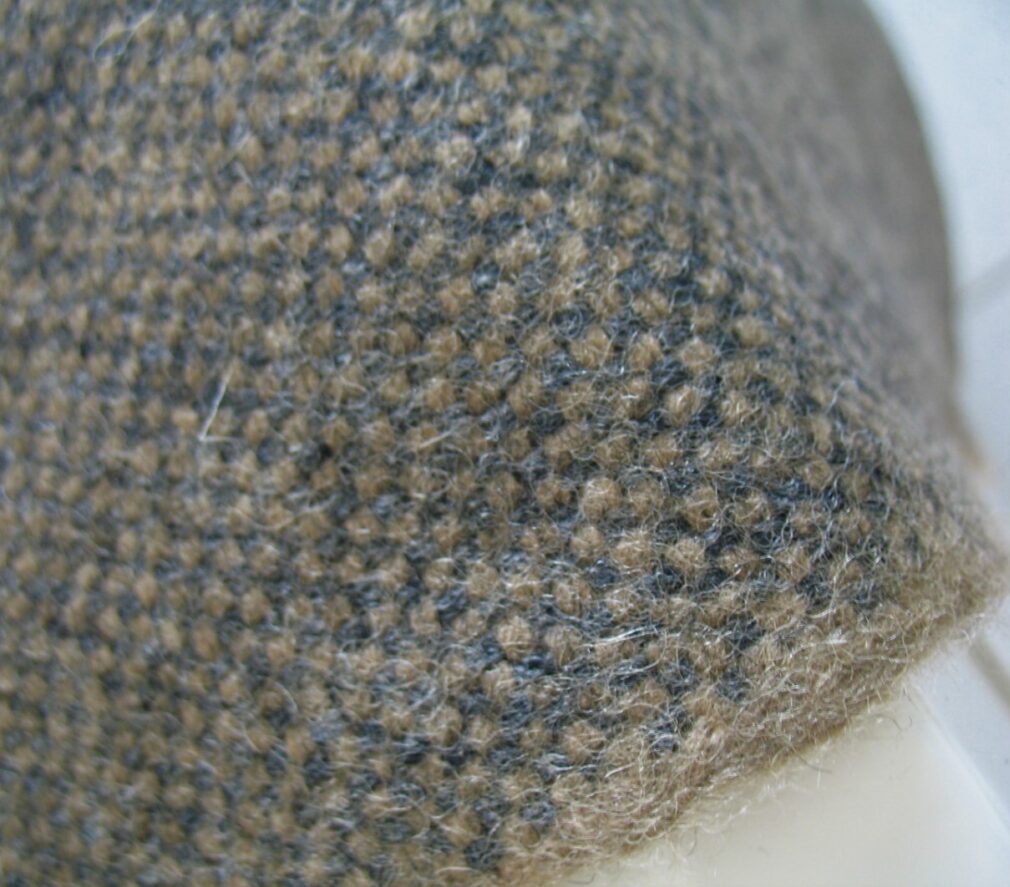 Gudbrandsdalens Amdal 370 brown grey