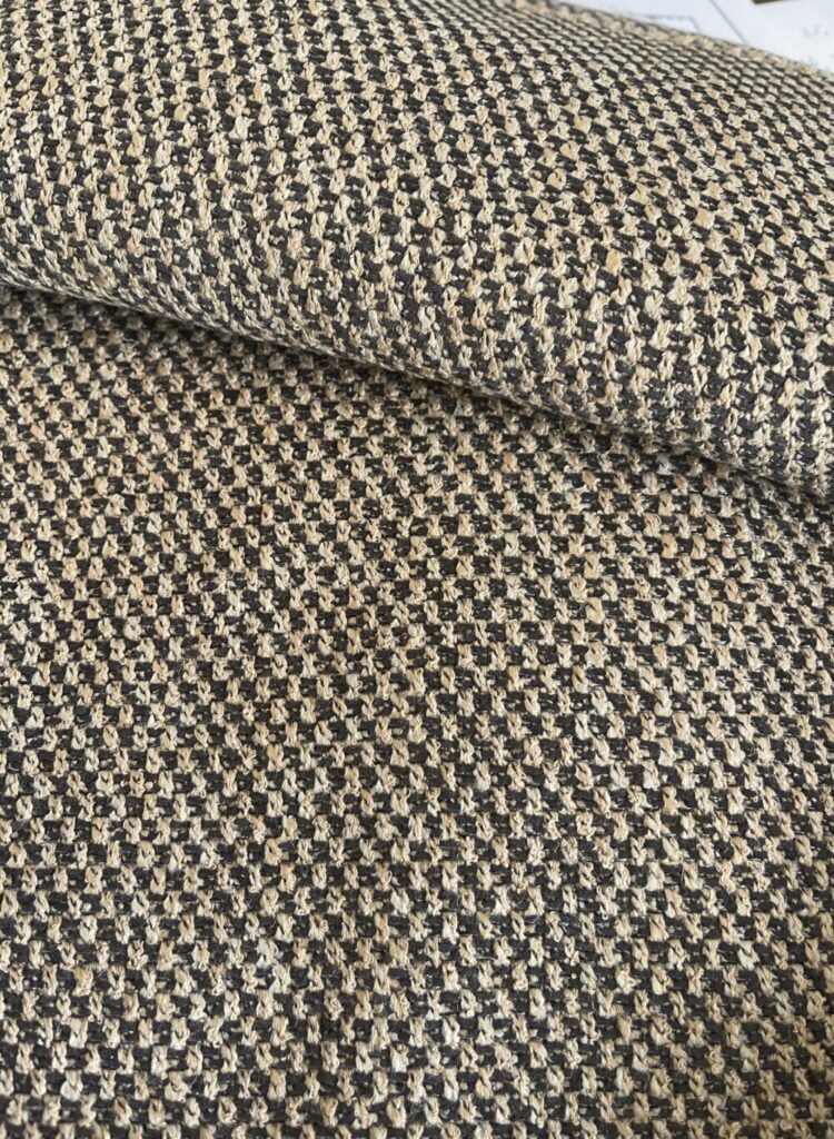 Kvadrat Medina 251 black light brown cream