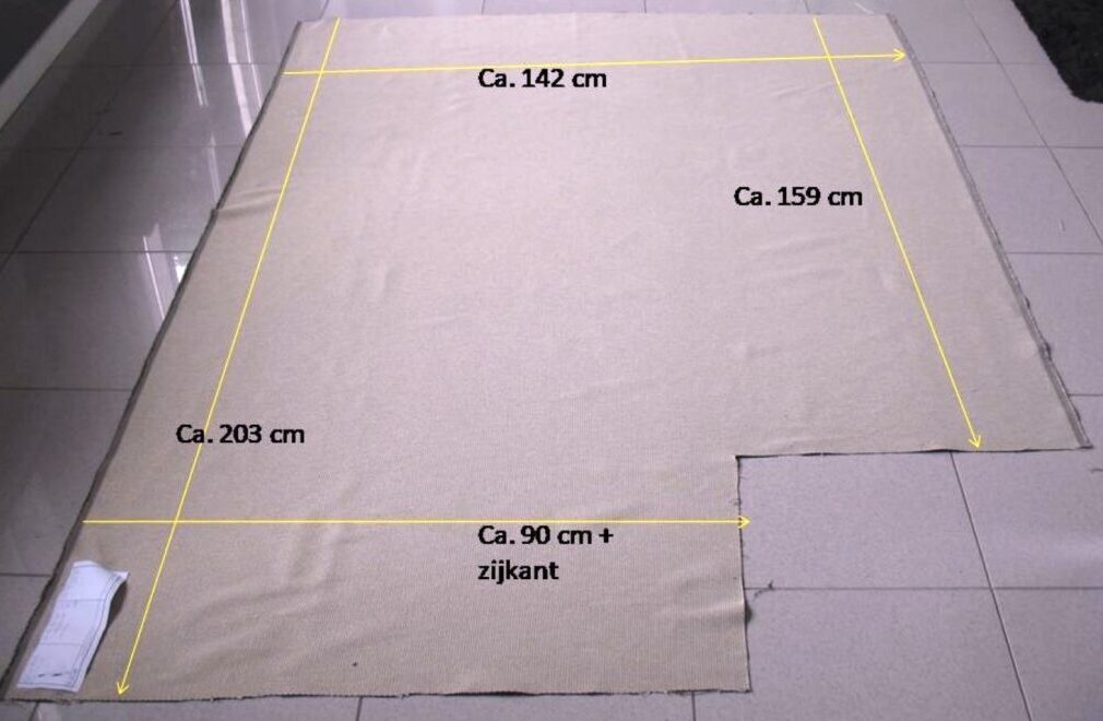 De Ploeg Sand 01/90 cream, beige and black patterned fabric remnant A