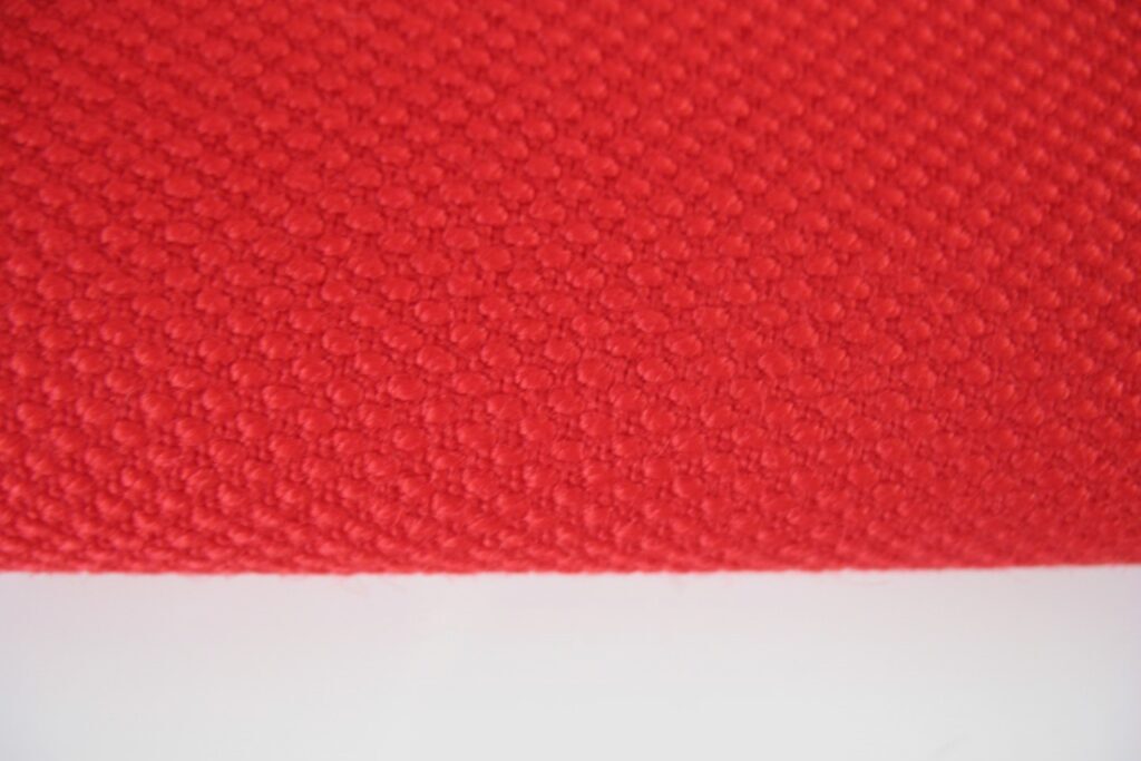 Kvadrat Steelcut 2 545 bright red