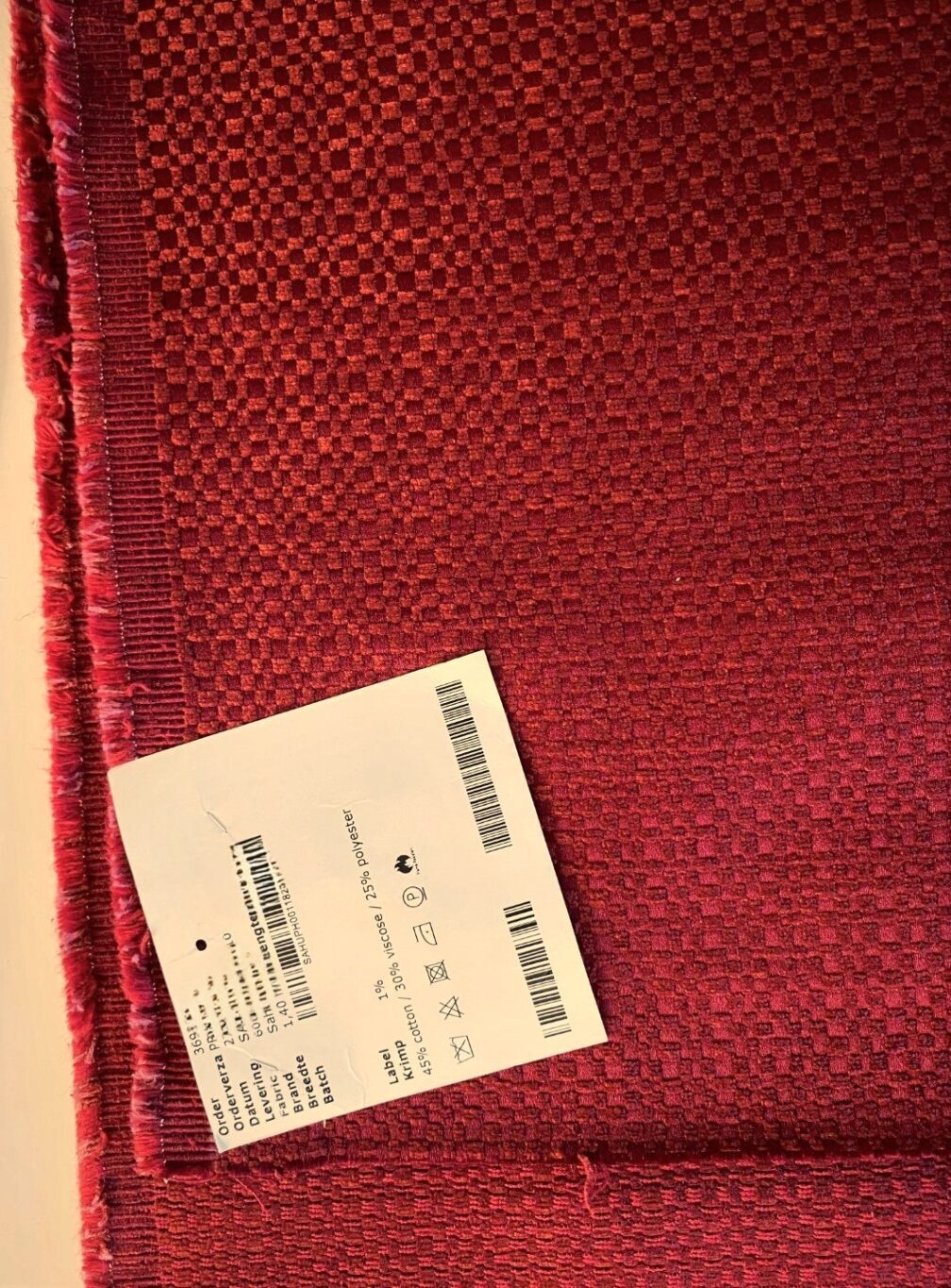 Kvadrat Sahco Jade 10 shades of red