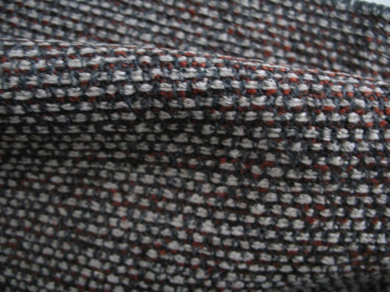 Kvadrat Savanna 672 brown-red grey beige
