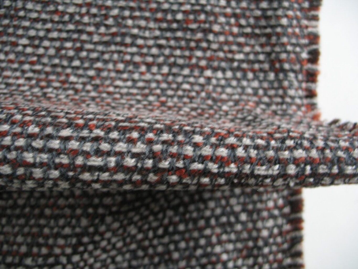 Kvadrat Savanna 672 brown-red grey beige