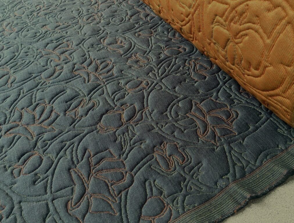 Kvadrat Febrik Rose 433 Petrol blue-grey with flowers