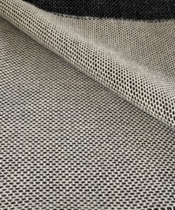 Kvadrat Skifer 2 121 cream on black