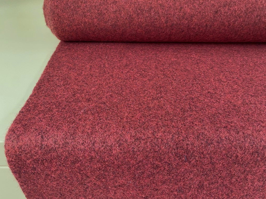 Kvadrat Divina MD 633 pink and red mottled