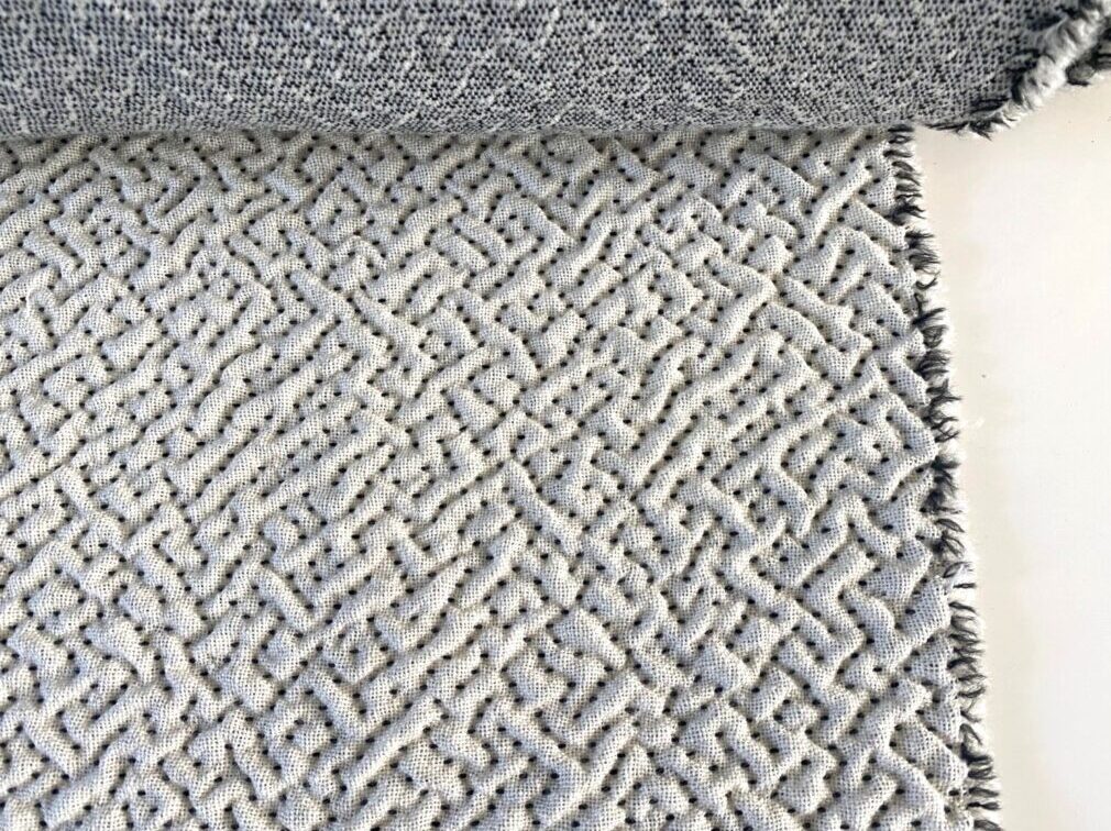 Kvadrat Vale 112 cream and black 3D pattern
