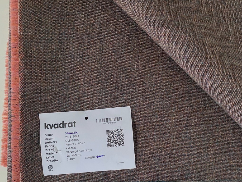 Kvadrat Remix 3 672 pink dark green blue